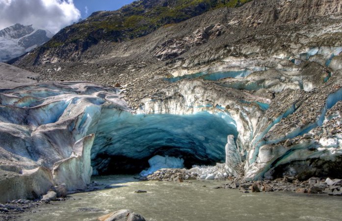 Investigadores planean salvar glaciares con nieve artificial