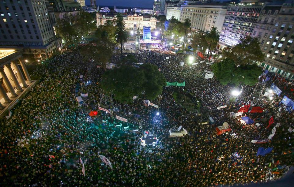 Argentina: multitudinaria movilización en rechazo al beneficio 2×1