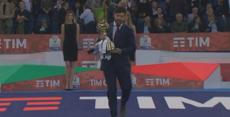 No lo olvidan: En Roma ovacionan al «Matador» Salas al ingresar como embajador de la Copa Italia