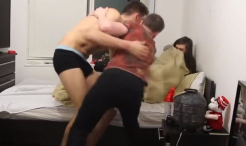 Se graba “teniendo sexo” con la hermana de su mejor amigo y se sale de control