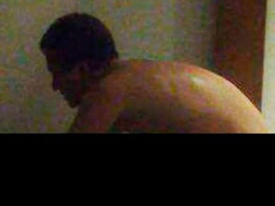 Hombre publica video teniendo sexo con una mujer y burlándose de su peso. Sólo una persona lo denuncia