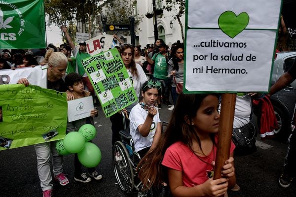 Masiva movilización en Argentina a favor de la legalización de la marihuana