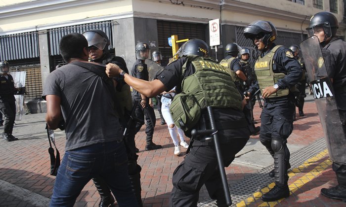 Perú: policía reprime ferozmente una marcha a favor de la marihuana medicinal