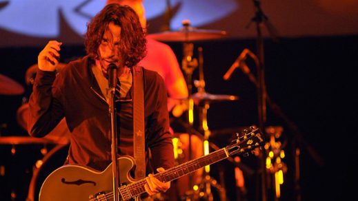 Escucha el impresionante coro de 225 integrantes cantando ‘Black Hole Sun’ en homenaje a Chris Cornell