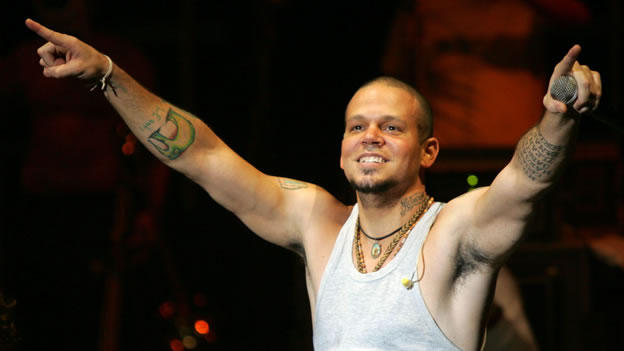 Pedirán declarar «persona no grata» a vocalista de Calle 13 por dichos sobre autismo y síndrome de down