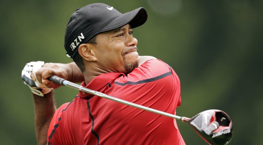 Tiger Woods es arrestado por la policía en Florida. Esta imagen muestra su grave delito
