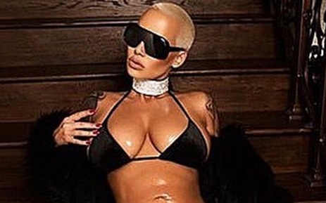 La escandalosa foto de Amber Rose en que aparece desnuda y sin depilar