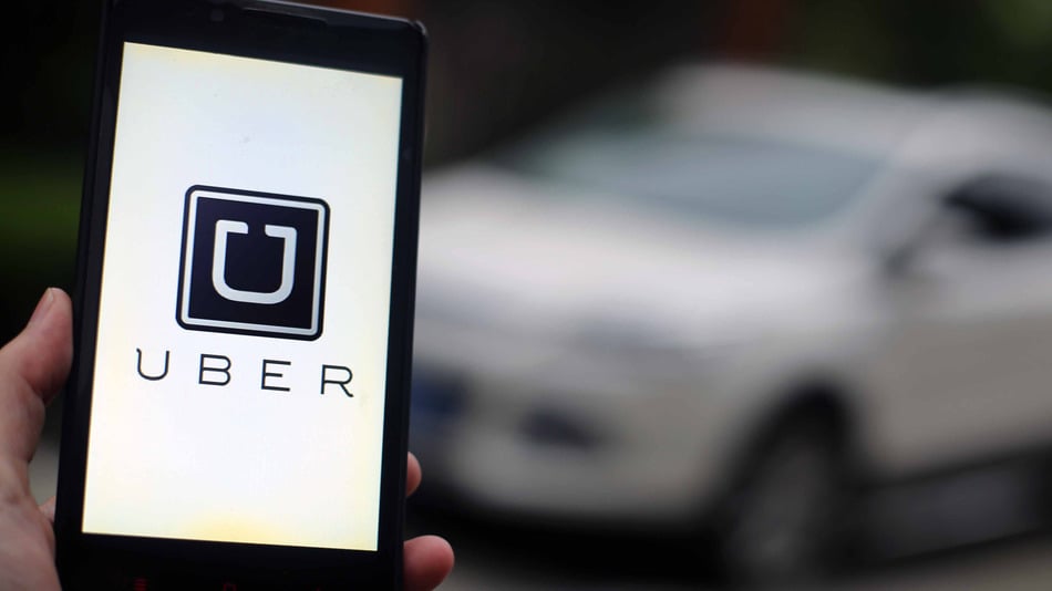 Conductor fue confundido con un Uber: recibió multa y atacaron su auto