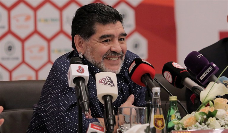 Maradona liquida a Sampaoli: «Si no nos ganaba esa final con Chile no lo conocía ni la familia»
