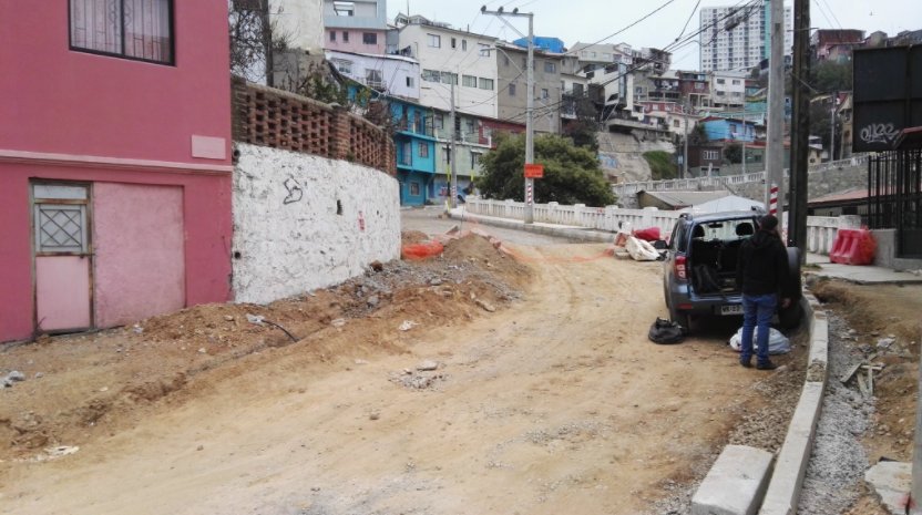 Valparaíso: Falta de liquidez de constructora obligó a paralizar obra vial en cerro Monjas