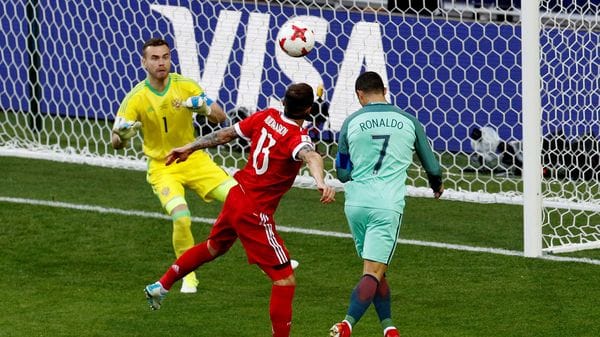 Cristiano salva a Portugal y México sufre para dejar fuera a Nueva Zelanda
