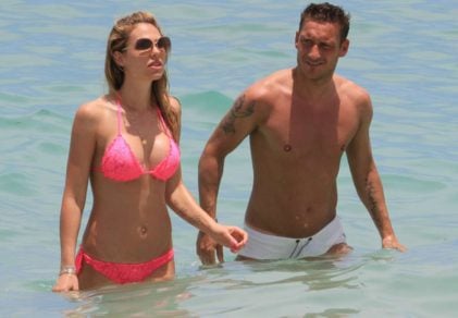 El sensual baile de la esposa de Francesco Totti en la despedida del delantero. Se robó todas las miradas