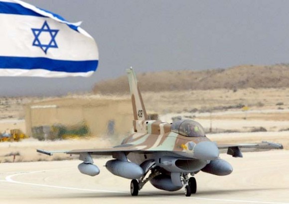 Israel bombardea posición siria en respuesta a proyectiles caídos en el Golán