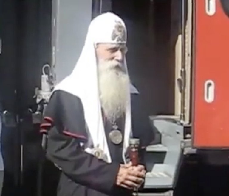 Sacerdote ruso asegura que la barba protege a los hombres de la homosexualidad