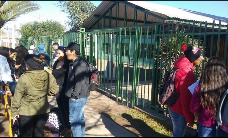 Colegio de La Serena prohíbe acceso a estudiantes sin uniforme y podría ser sancionado