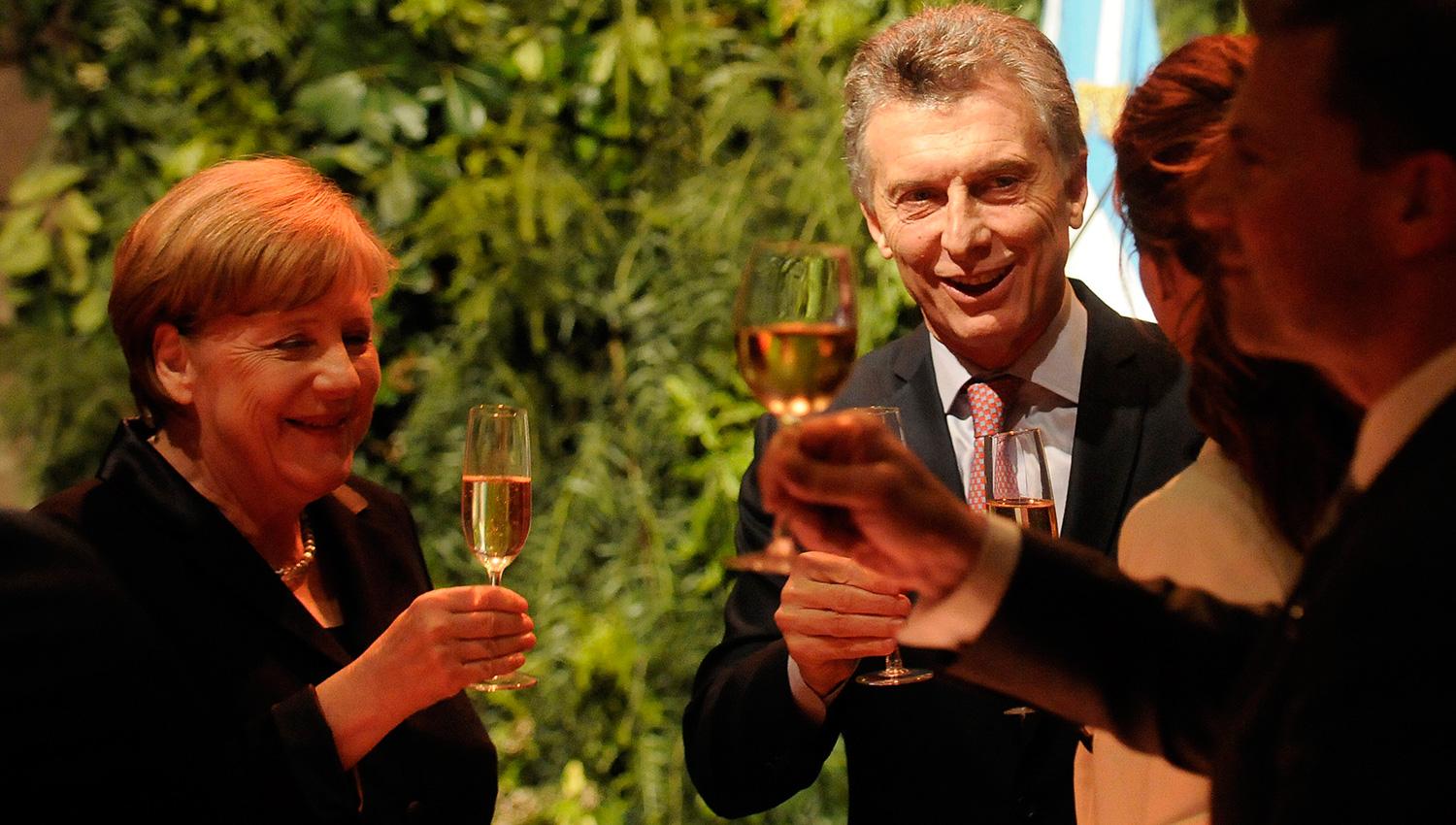 Las derechas sean unidas: Merkel elogia a Macri el rumbo que ha tomado Argentina