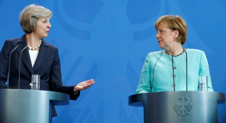 Brexit: Merkel aboga por que UE defienda claramente sus «intereses» frente a Londres