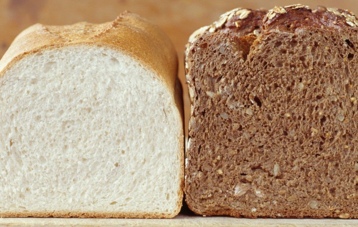 ¿El pan integral es más sano que el pan blanco? Nuevo estudio lo desmitifica