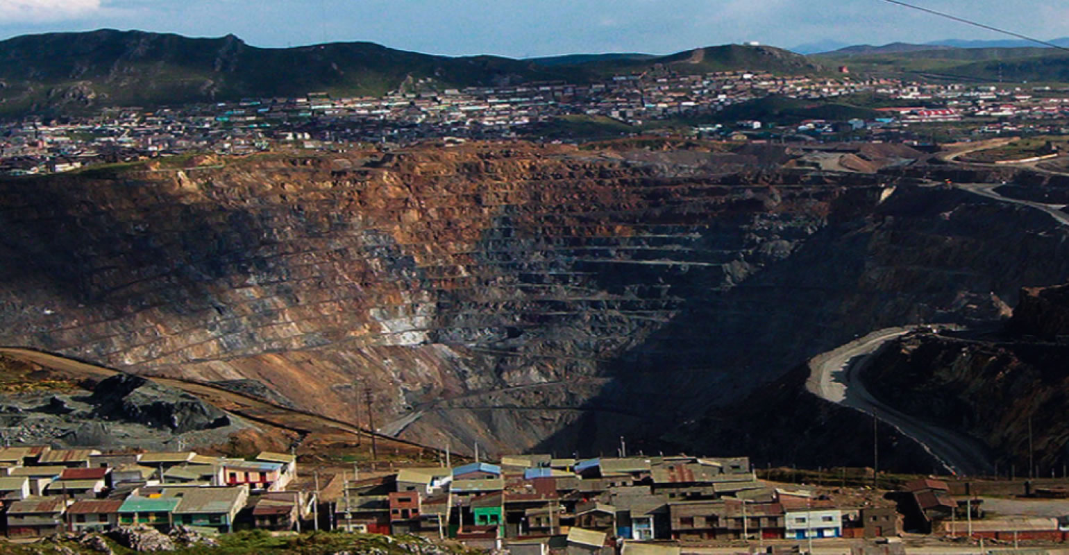 Perú declara emergencia sanitaria en dos distritos por contaminación minera