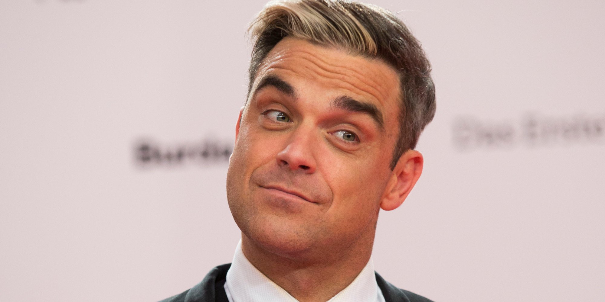 El difícil momento de Robbie Williams: cantante sufrió ataque de pánico