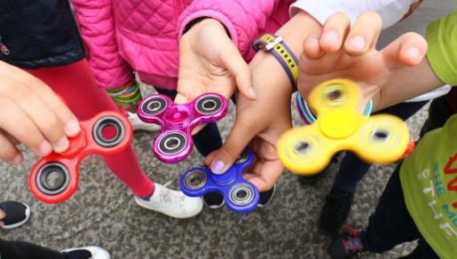 Conoce que es y para qué sirve el «spinner», el juguete del momento