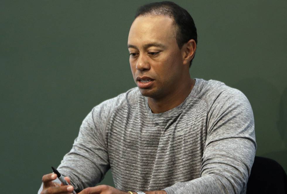 Tiger Woods ingresa en un centro para controlar la medicación