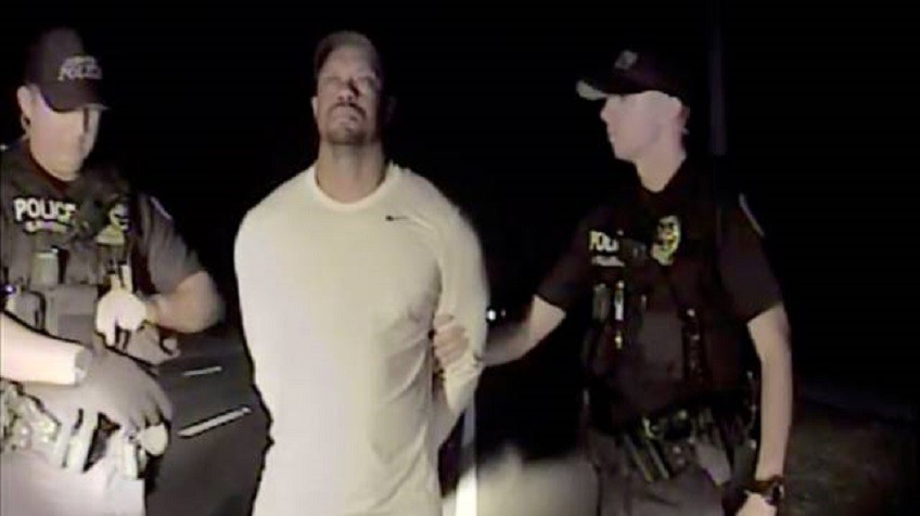 VIDEO: Revelan imágenes de la detención de Tiger Woods por estado de ebriedad