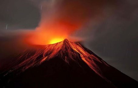 Erupciones volcánicas provocaron cambio climático que dio paso a la era de los dinosaurios