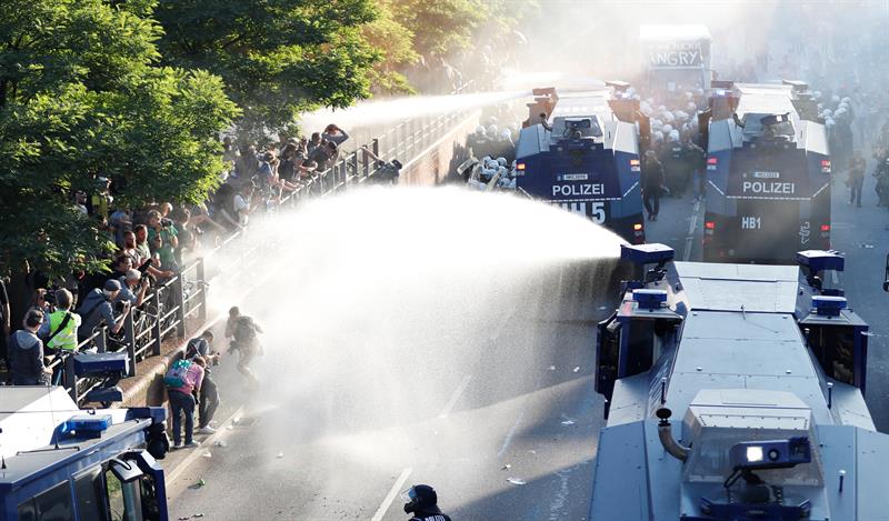 Fuertes enfrentamientos entre policía y manifestantes contra cumbre del G20
