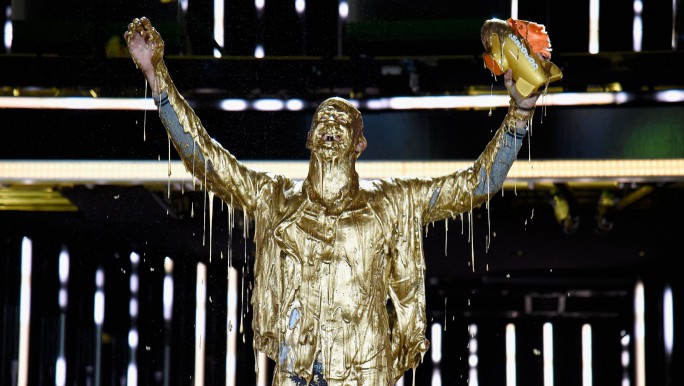 Phelps es elegido «leyenda del año» y fue bañado en oro