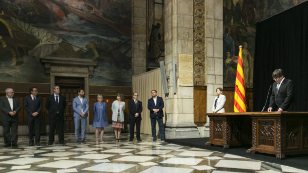El Gobierno catalán fuerza la maquinaria del referéndum