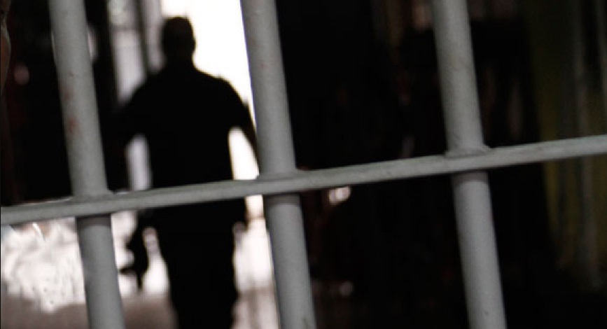 Arica: Formalizan a tres gendarmes acusados de torturar a un interno en cárcel de Acha