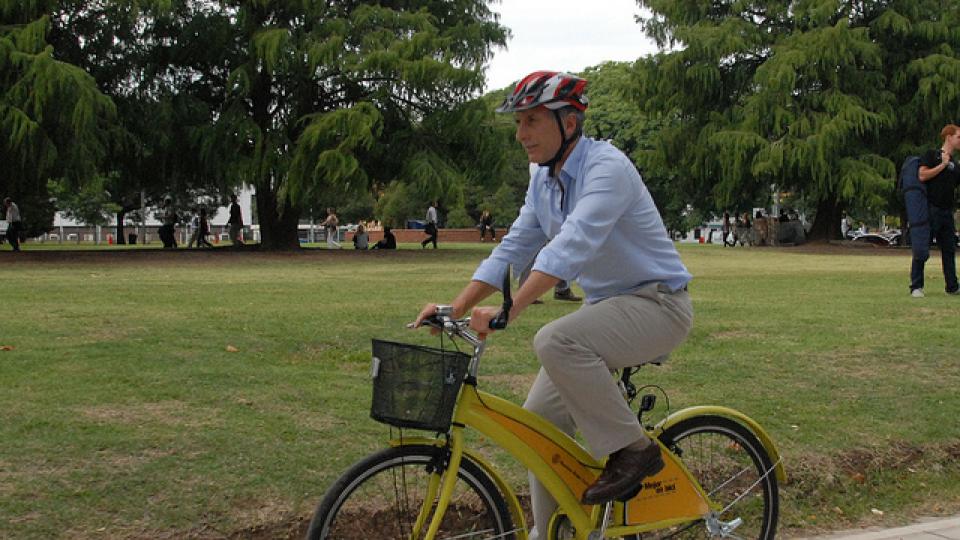 Argentina: Gobierno de Macri nombra a una directora de «Movilidad en Bicicleta»