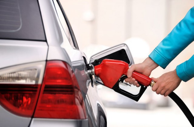 Francia anunció la prohibición de automóviles a gasolina y diesel
