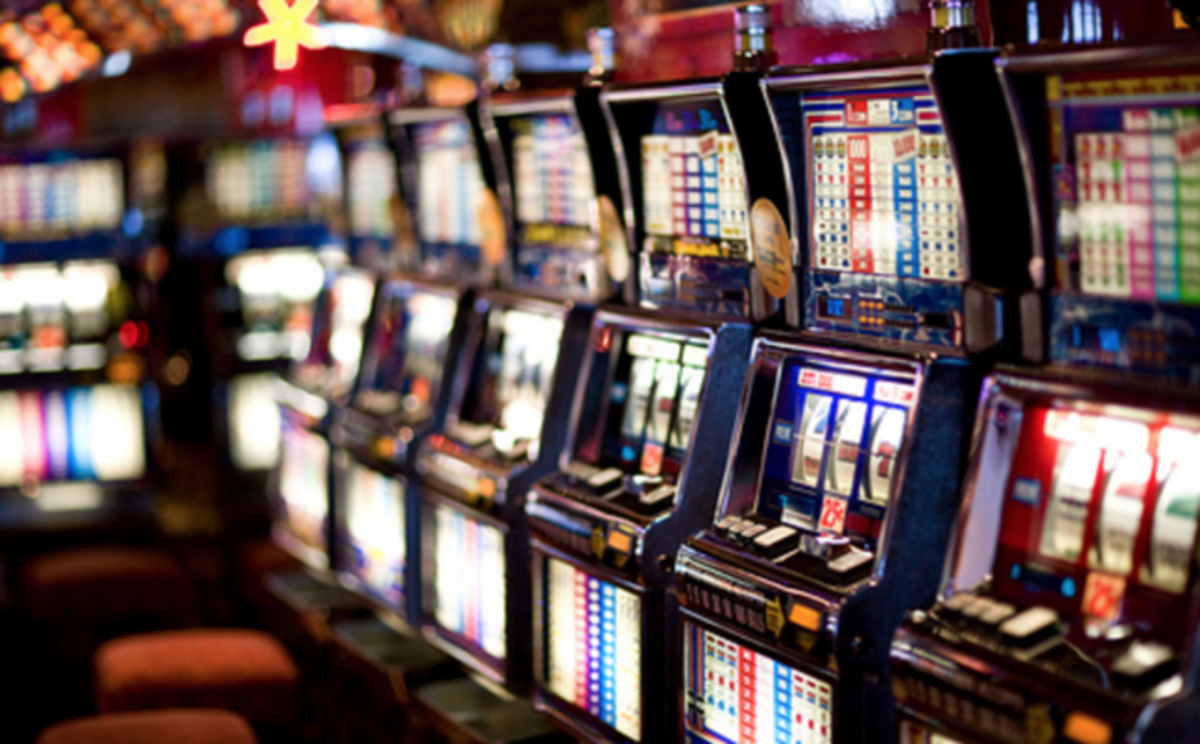 Presentan proyecto de ley para regular promociones de casinos y su relación con la ludopatía