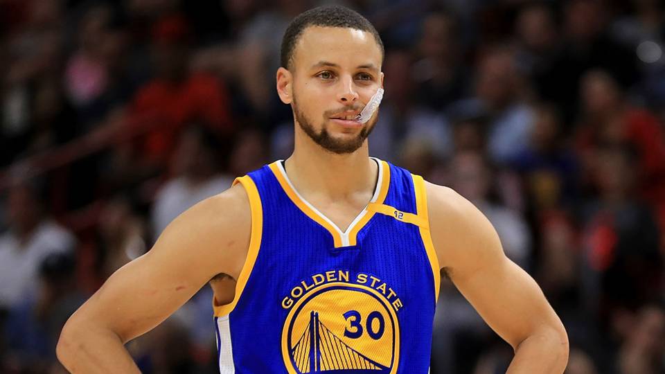 Curry se convierte en el jugador que más gana por partido en la NBA