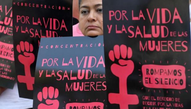 El Salvador: Organizaciones de mujeres pide justicia para joven condenada a 30 años por aborto