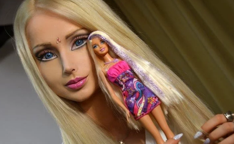 Valeria Lukyanova la Barbie de la vida Real se muestra sin