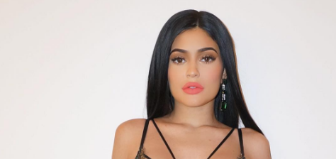 Kylie Jenner publica atrevida fotografía en Instagram. El sostén dejó ver más allá de lo permitido