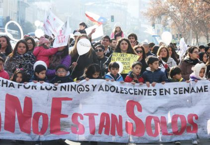#YaNoEstanSolos: Cientos de personas marcharon por la trágica situación del Sename