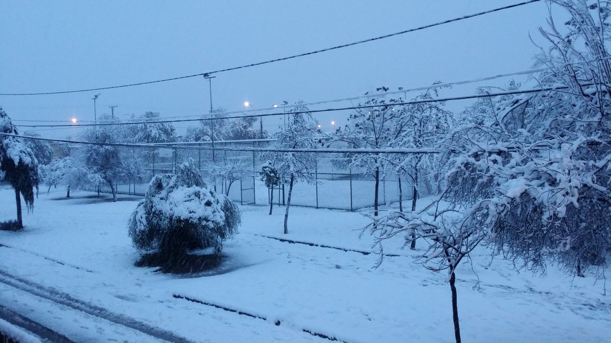 Santiago: Más de 250 mil personas están sin luz a causa de la nevazón