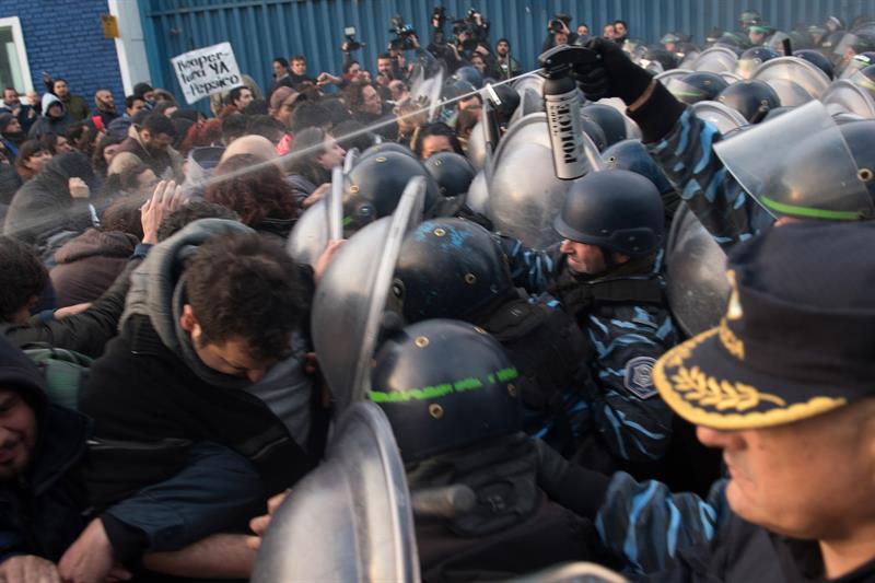 Trabajadores despedidos de planta PepsiCo vuelven a protestar en Buenos Aires