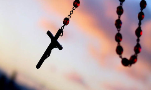 Investigadores explican por qué los religiosos se aferran a sus creencias a pesar de la evidencia