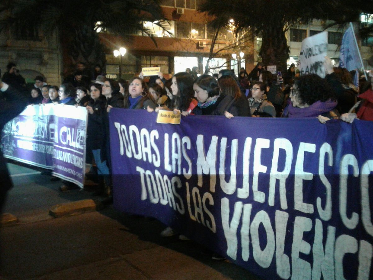 Marcha «Valentina, nosotras te creemos» convoca a cientos de personas en Santiago