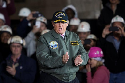 Donald Trump advierte del poder militar de EE.UU. al inaugurar potente portaaviones nuclear