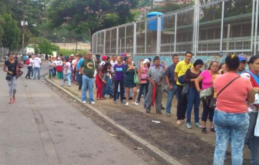 CNE venezolano extiende horario de votación en la Constituyente por alta afluencia de electores