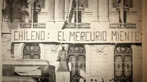 «El Mercurio miente» sigue vivo a 50 años de su irrupción: «Nunca ha hecho un mea culpa sobre el infame rol que jugó en dictadura»