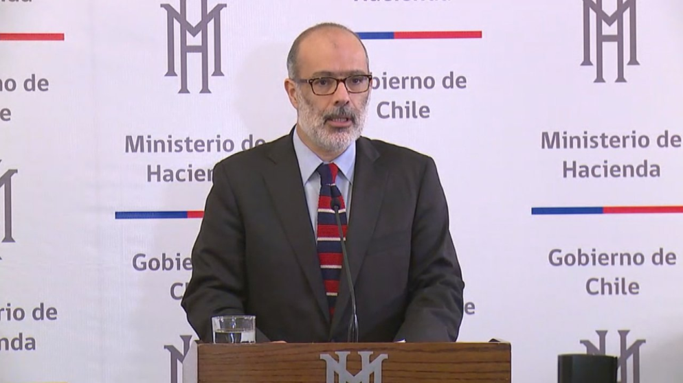 No pasó agosto: Valdés sale de Hacienda tras desencuentro con Bachelet por rechazo a Dominga
