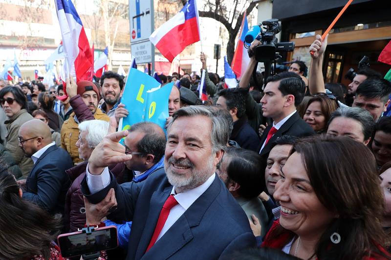 Santiago: Alejandro Guillier inscribió su candidatura a la Presidencia de Chile