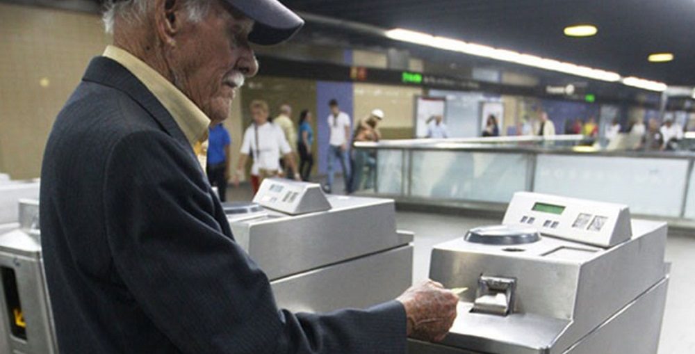 Senador De Urresti: “Debemos seguir trabajando para buscar soluciones integrales y a nivel nacional en transporte para nuestros adultos mayores”